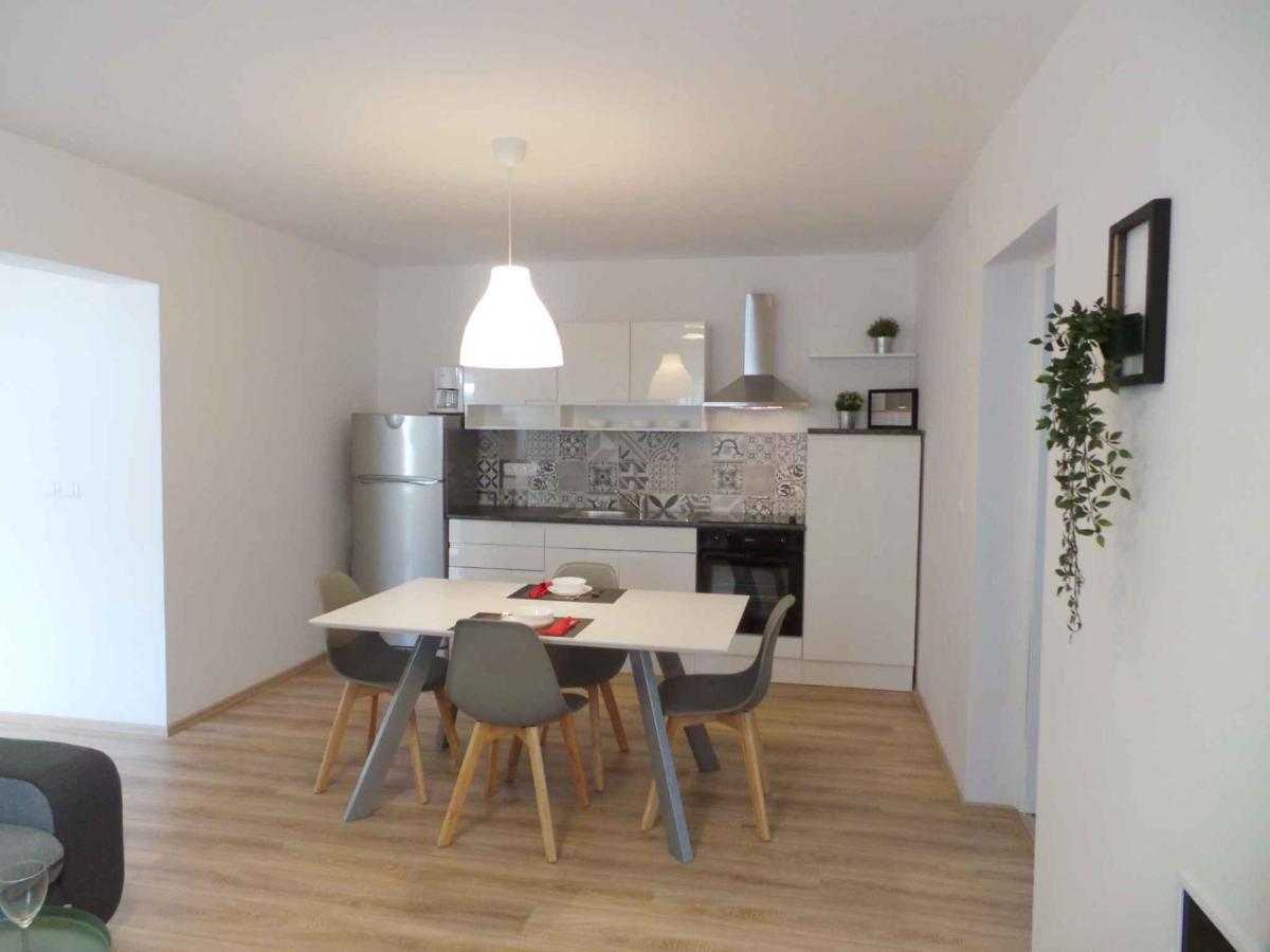 Apartments In Njivice/Insel Krk 34038 Extérieur photo